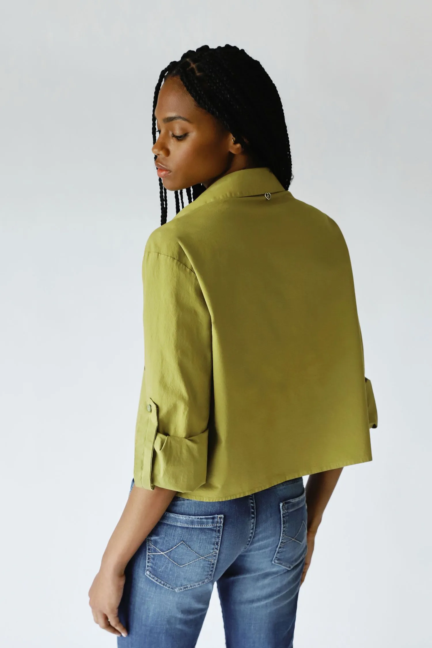 Chemise unie à poches plaquées