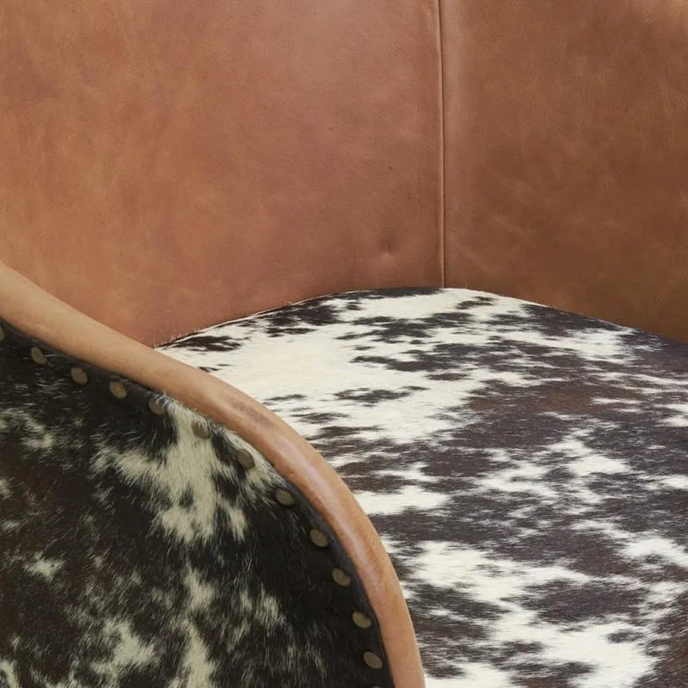 Fauteuil en cuir camel et peau de vache